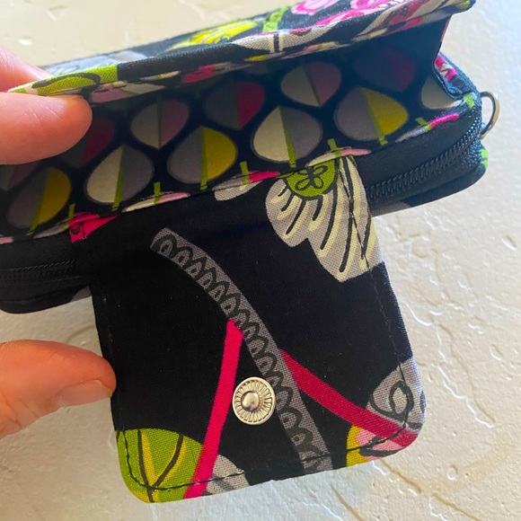 Vera Bradley Wristlet Wallet Black Leaves and Flowers - Picture 3 of 7